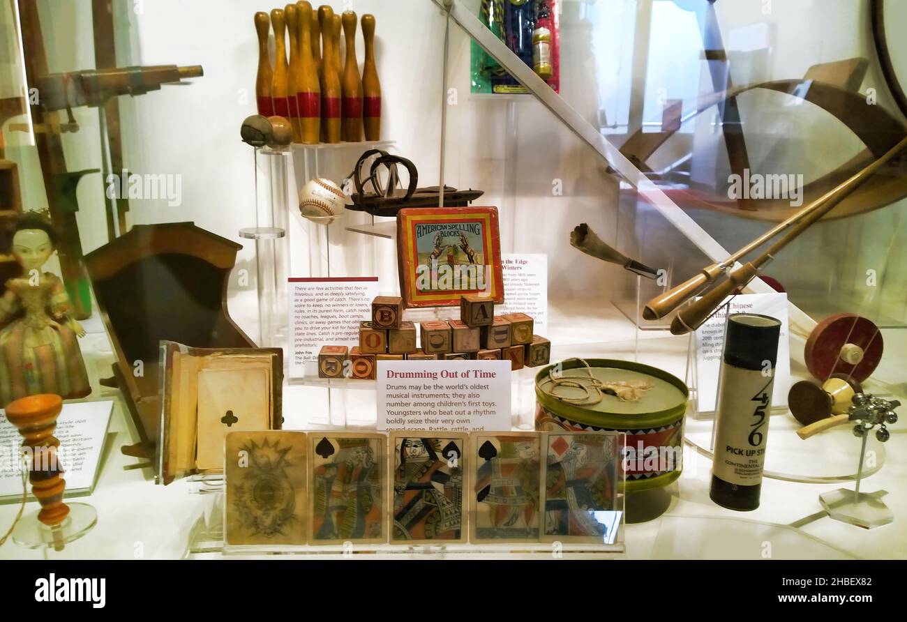 Rochester, New York, Etats-Unis.16 décembre 2021.Un assortiment de jouets du début du siècle exposés au Strong National Museum of Play de Rochester, Banque D'Images