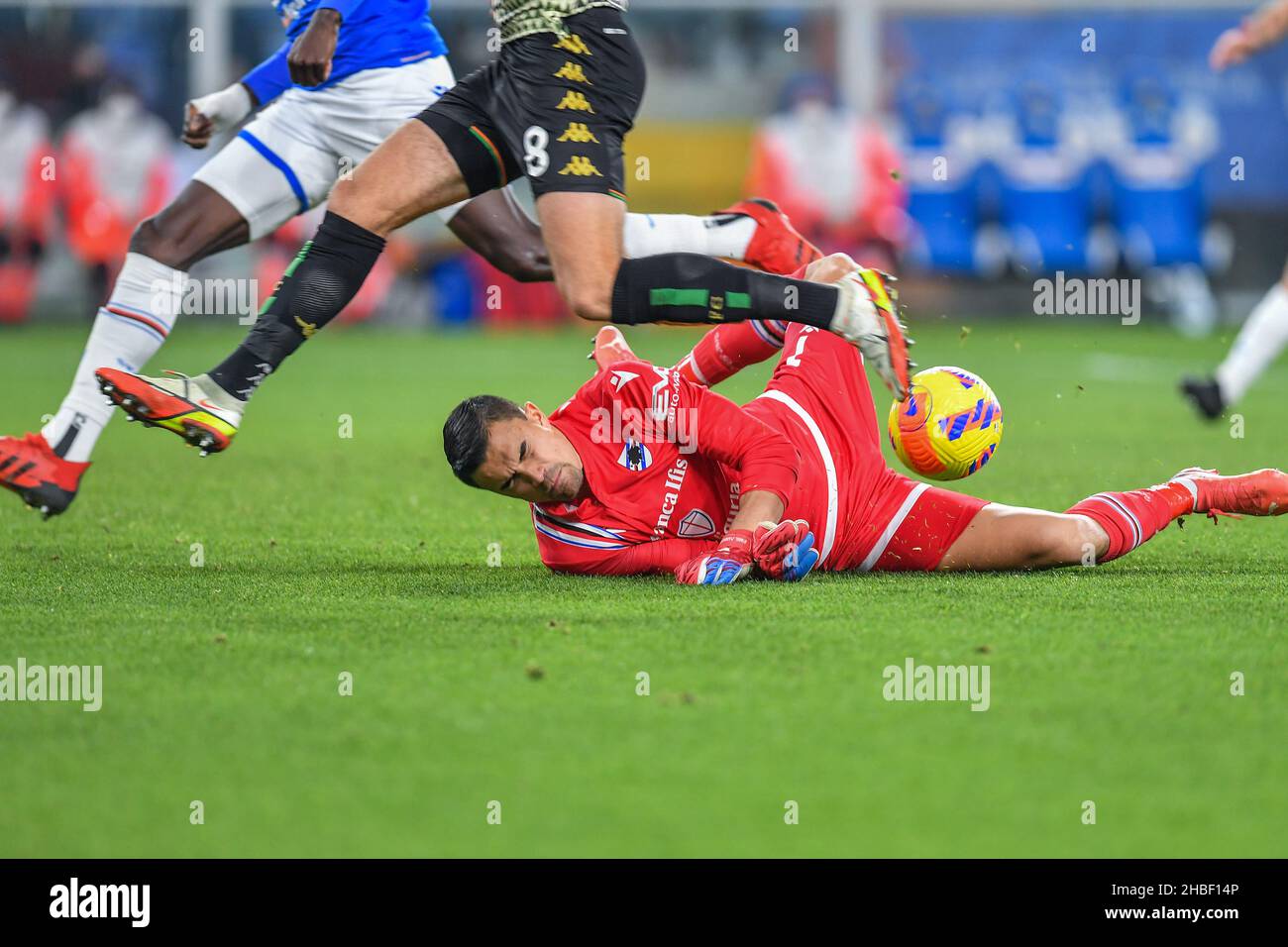 Genova, Italie.19th décembre 2021.Emil Mulyadi Audero (Sampdoria) pendant UC Sampdoria vs Venezia FC, football italien série Un match à Genova, Italie, dicembre 19 2021 crédit: Agence de photo indépendante / Alamy Live News Banque D'Images