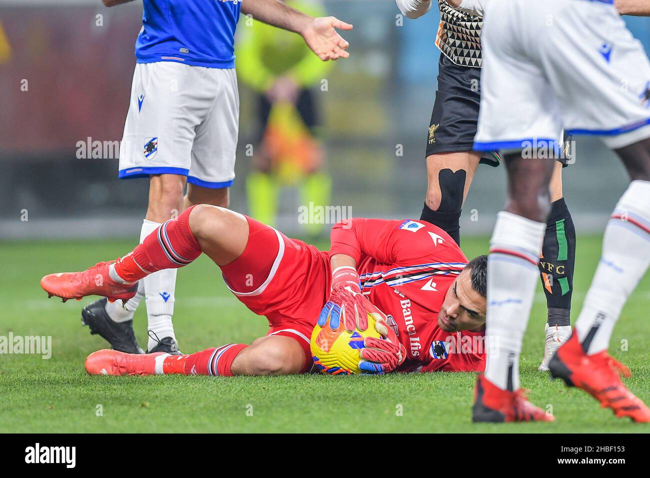 Genova, Italie.19th décembre 2021.Emil Mulyadi Audero (Sampdoria) pendant UC Sampdoria vs Venezia FC, football italien série Un match à Genova, Italie, dicembre 19 2021 crédit: Agence de photo indépendante / Alamy Live News Banque D'Images