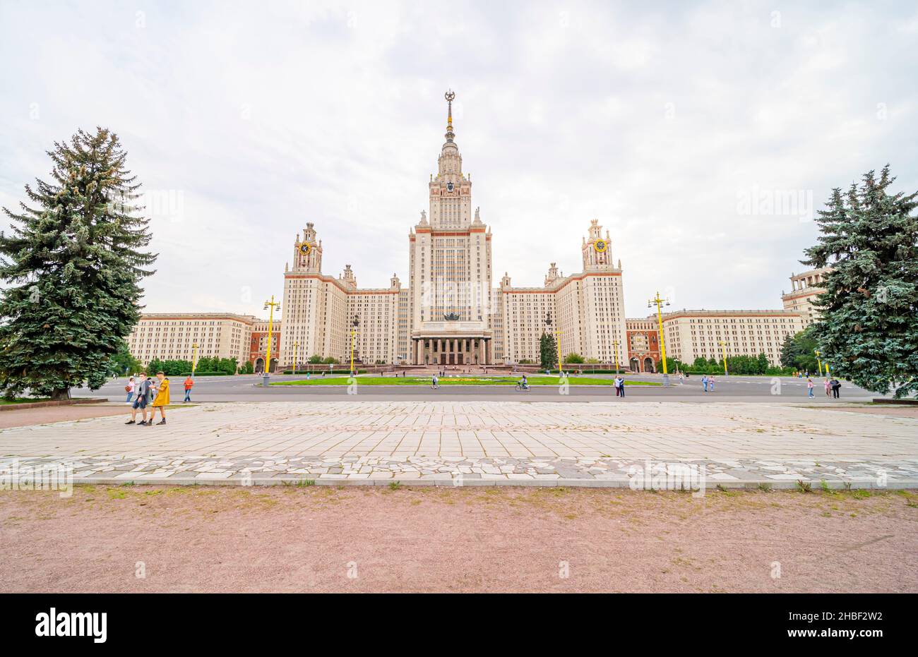 Bâtiment de l'université d'État de Moscou à l'architecture staliniste, conçu à ampire, style néo-classicien par V Rudnev, 1949-1953, Moscou, Russie Banque D'Images