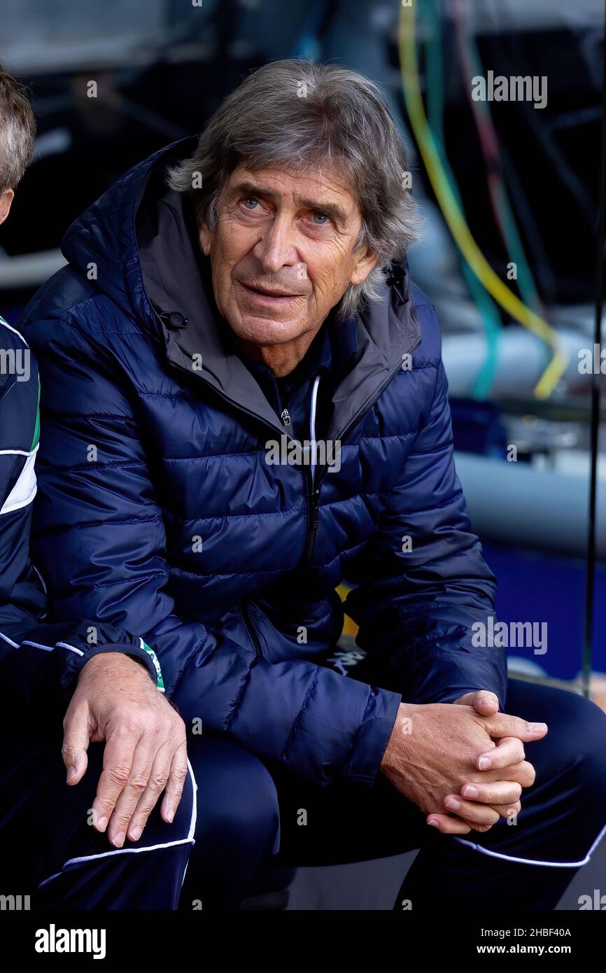 BARCELONE - DEC 4: Le directeur Manuel Pellegrini au match de la Liga entre le FC Barcelone et Real Betis Balompie au stade Camp Nou en décembre Banque D'Images