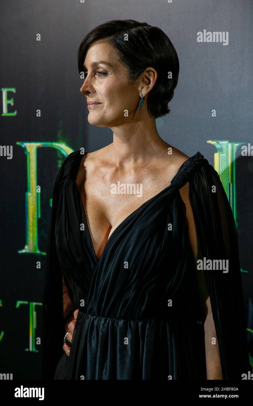 San Francisco, États-Unis.18th décembre 2021.L'actrice Carrie-Anne Moss arrive au premier ministre américain des films de Matrix Resurrections au Castro Theatre le 18 décembre 2021 à San Francisco, en Californie.(Photo de Christopher Victorio/imageSPACE/Sipa USA) crédit: SIPA USA/Alay Live News Banque D'Images
