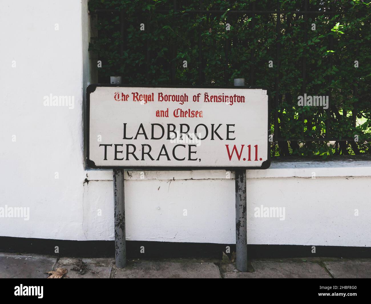 Londres, Royaume-Uni-04.10.21 : panneau de nom de ladbroke Terrace Street, City of Westminster, Londres, Royaume-Uni Banque D'Images