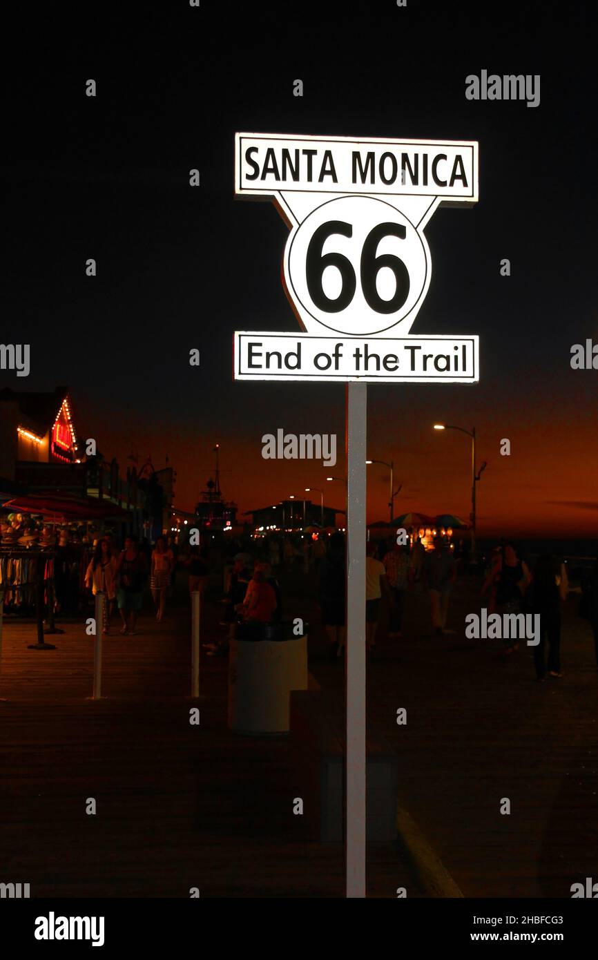 Route 66 fin du panneau de la piste à Santa Monica, Californie Banque D'Images