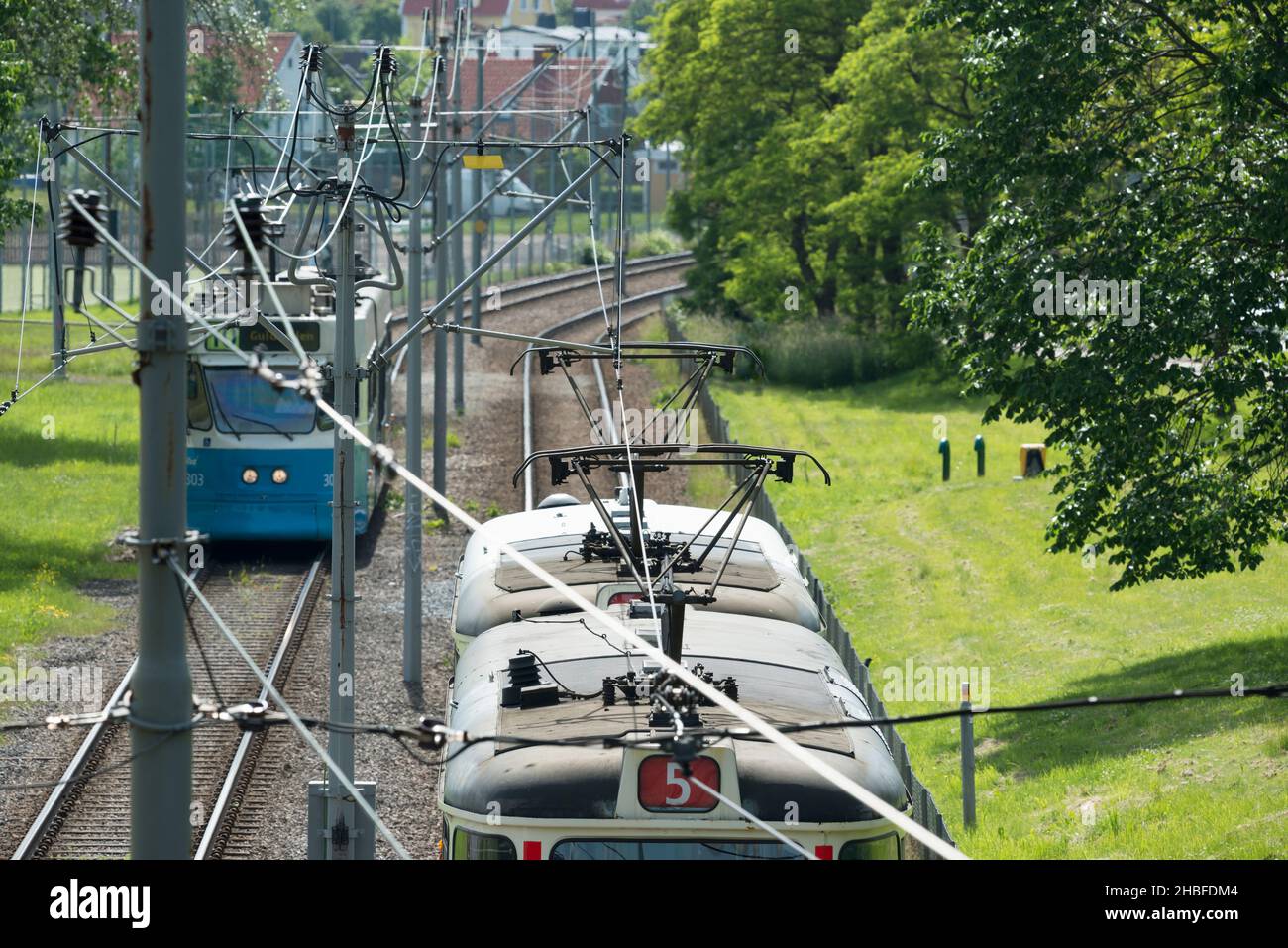 Deux tramways à Göteborg, en Suède Banque D'Images