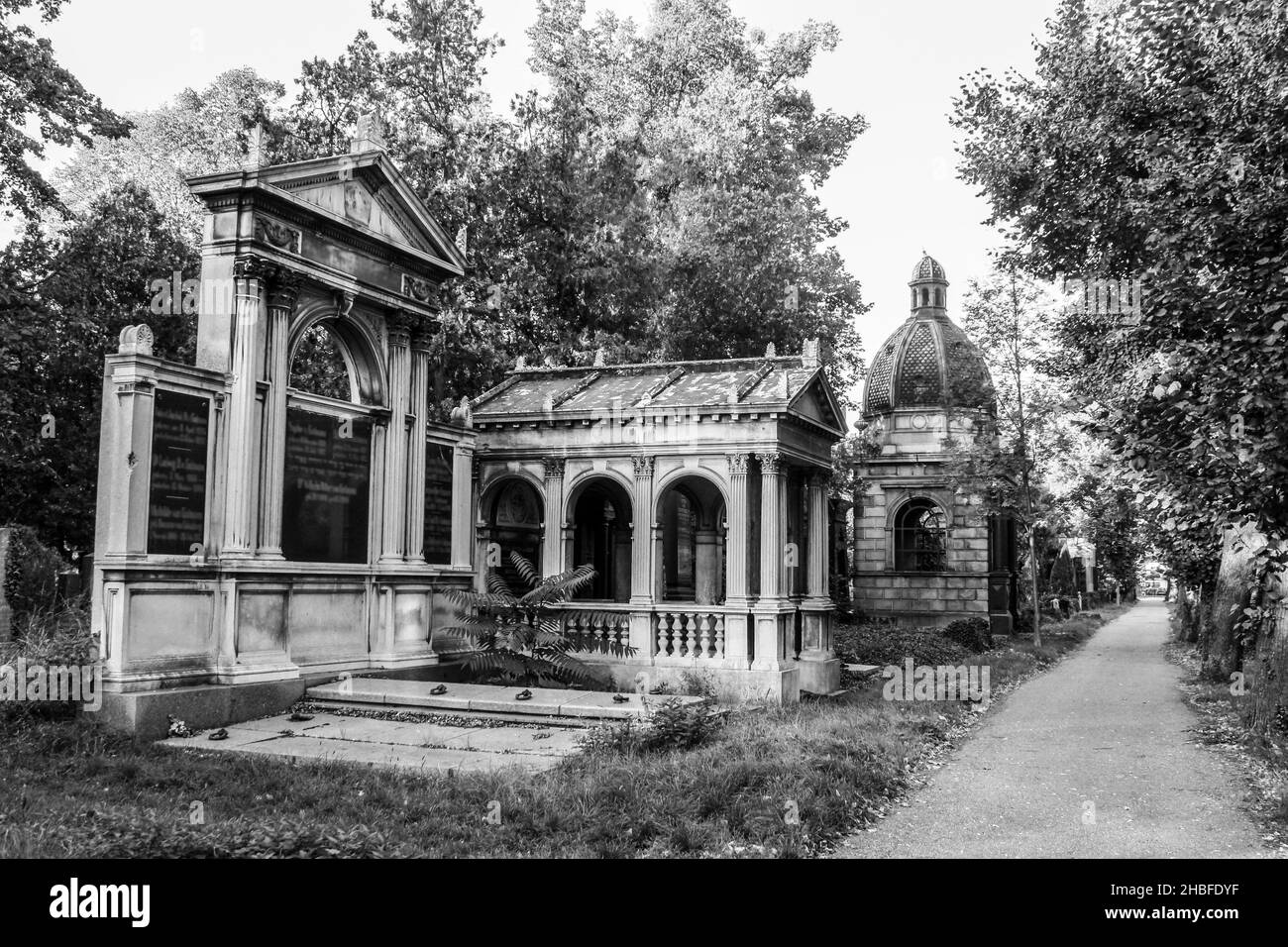 Magnifiques pierres tombales anciennes au cimetière central de Vienne, Autriche Banque D'Images