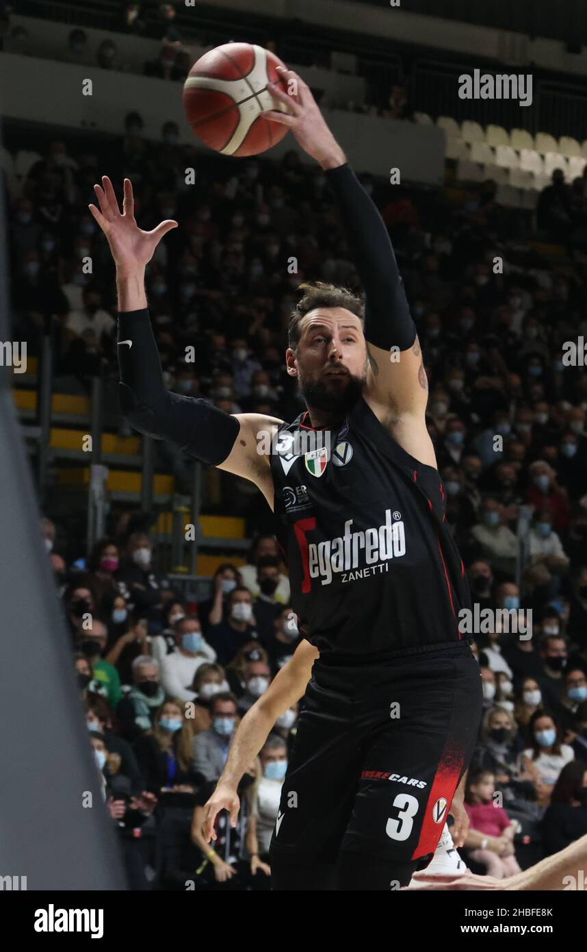 Bologne, Italie.19th décembre 2021.Marco Belinelli (Segafredo Virtus Bologna) lors de la série A1 du championnat italien de basket-ball LBA Segafredo Virtus Bologna vs.Kigili Fortitudo Bologna au Segafredo Arena - Bologna, 19 décembre 2021 crédit: Independent photo Agency/Alay Live News Banque D'Images