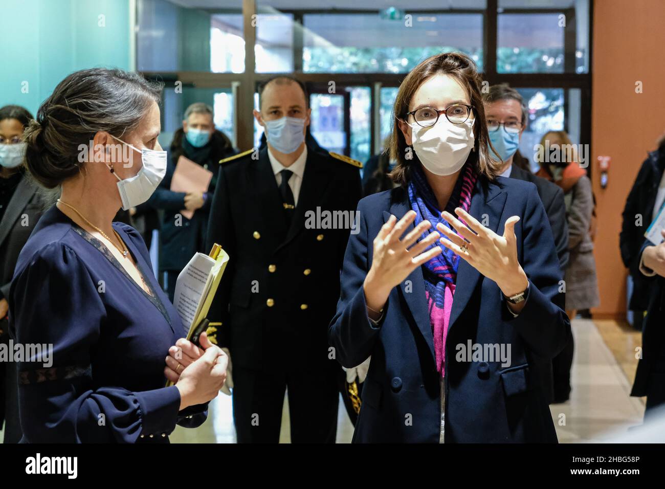 Lyon (France), le 10 décembre 2021.Amélie de Montchalin, ministre de la transformation et de la fonction publique, était en visite à l'Institut régional de Banque D'Images