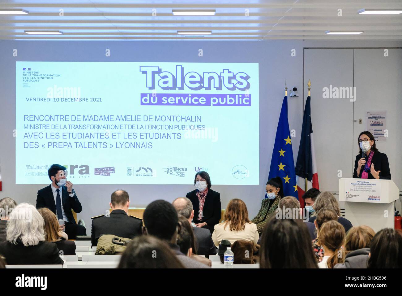 Lyon (France), le 10 décembre 2021.Amélie de Montchalin, ministre de la transformation et de la fonction publique, était en visite à l'Institut régional de Banque D'Images