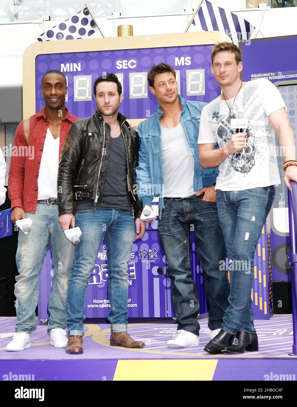 Ryan Rouleau (G-D) Simon Webbe, Anthony Costa, Duncan James et Lee Ryan, du groupe ...