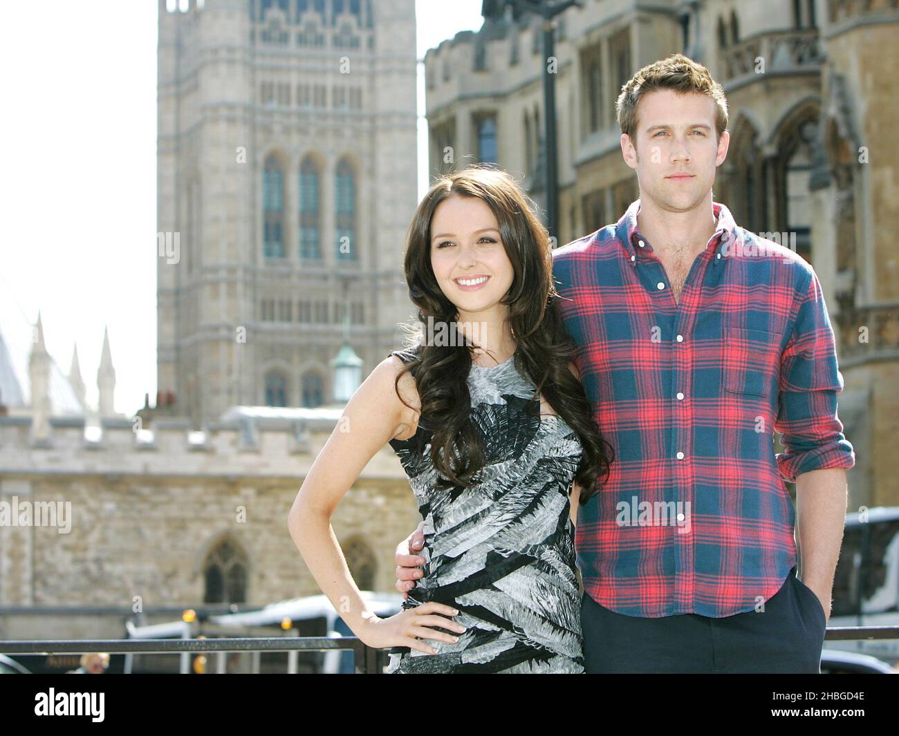 Camilla Luddington et Nico Evers-Swindell arrivent à Londres pour promouvoir la sortie DVD de William et Kate: The Movie. Banque D'Images