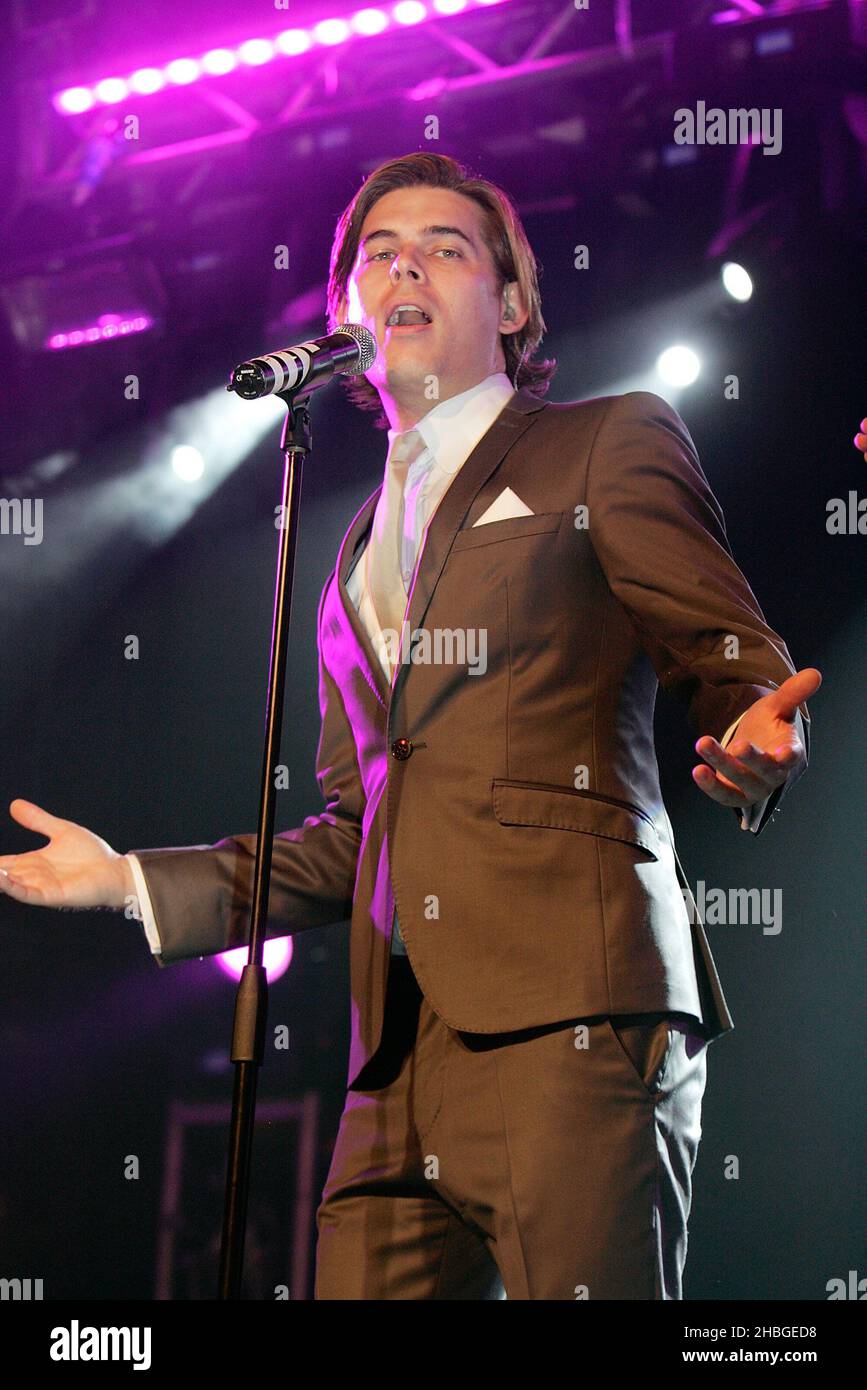 Mike of the Overtones se produit au G-A-y Heaven, à Londres, le 4 juin 2011. Banque D'Images