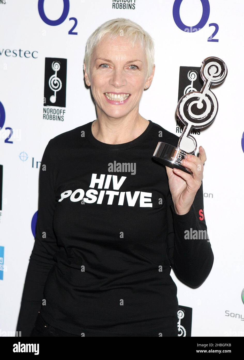 Annie Lennox remporte le prix Silver Clef O2 au Noroff Robbins O2 Silver Clef Awards à l'hôtel Hilton de Londres. Banque D'Images