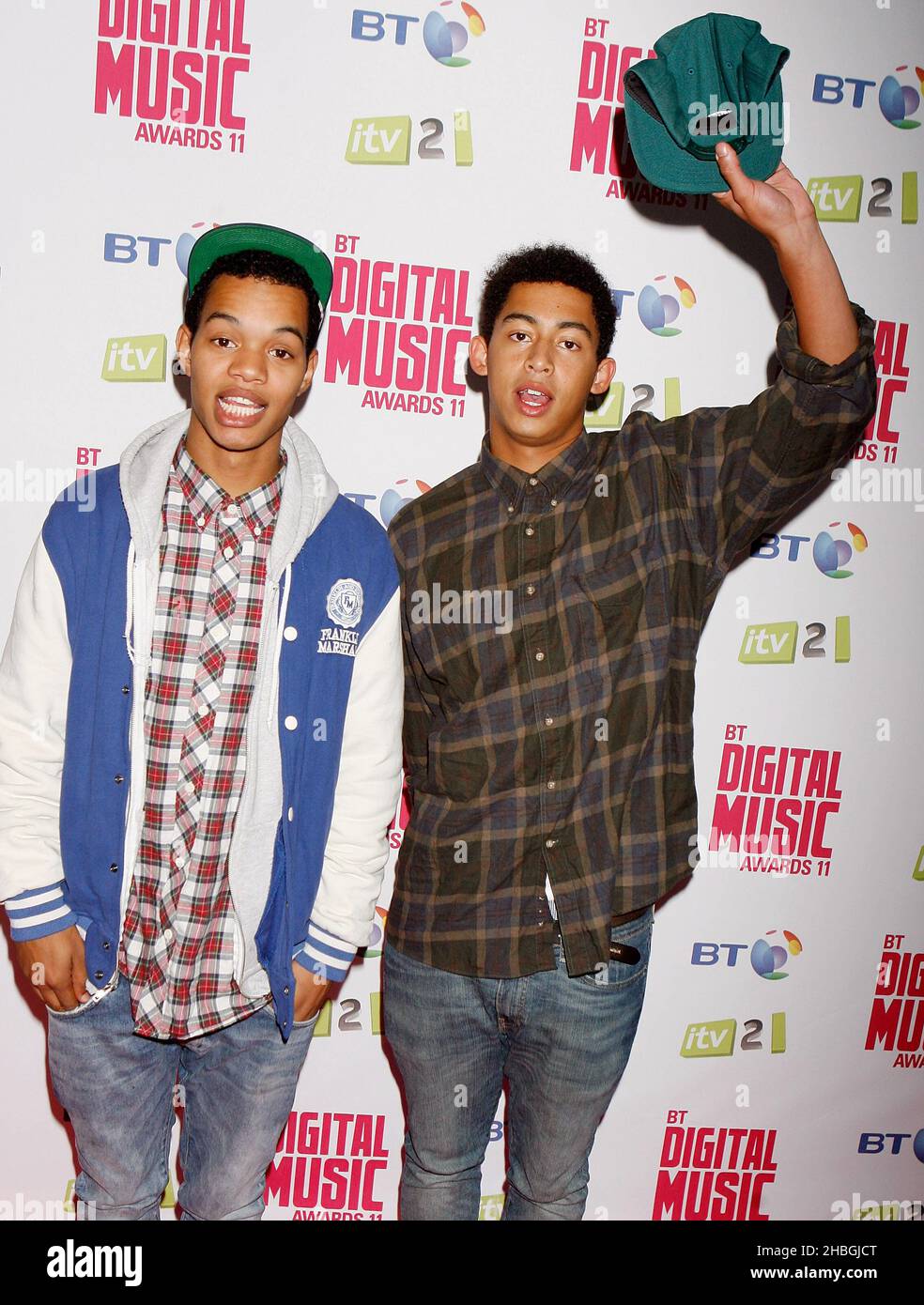 Jordan 'Rizzle' Stevens et Harley 'Sylvester' Alexander-Sule (à gauche) AKA Rizzle commence à arriver aux BT Music Awards, au Roundhouse à Camden, dans le nord de Londres. Banque D'Images