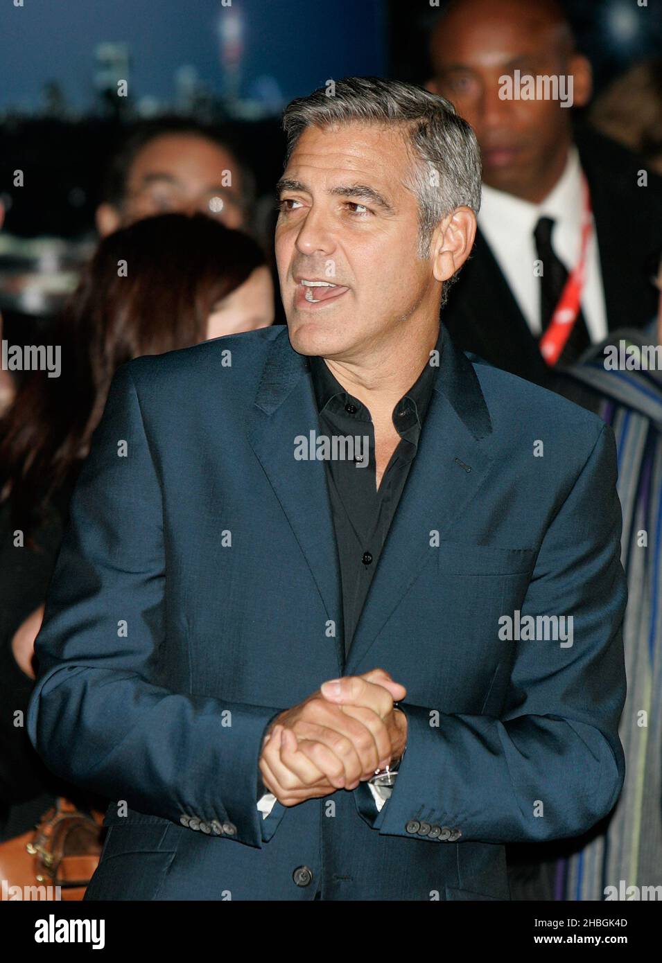 George Clooney arrive à la première pour les « Ides of March » à l'Odeon Leicester Square dans le cadre du BFI London film Festival 55th. Banque D'Images