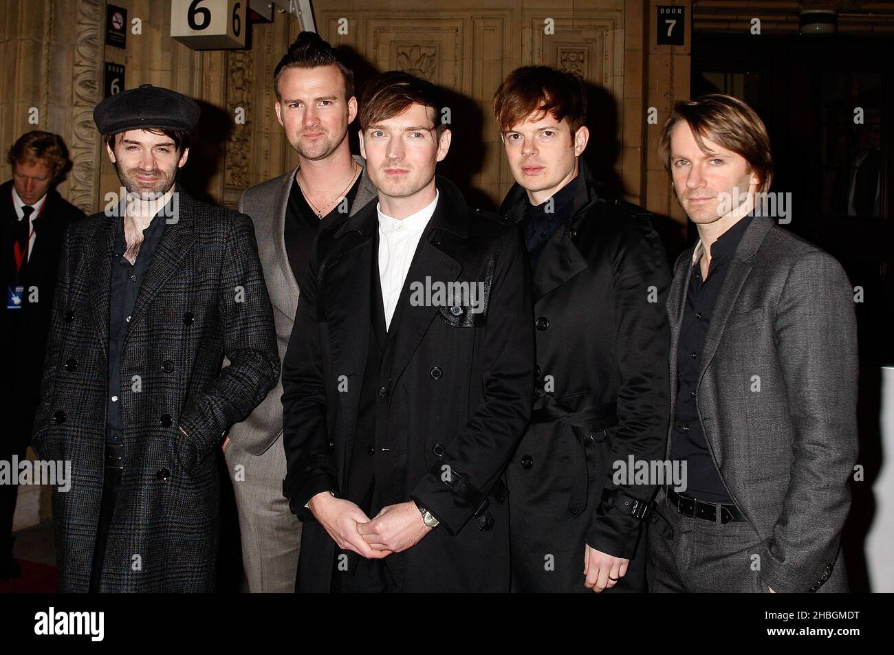 Le sentiment (de gauche à droite) Ciaran Jeremiah, Paul Stewart, Dan Gillespie, Richard Jones et Kevin Jeremiah arrivant pour le Prince's Trust Rock Gala ball, au Royal Albert Hall à l'ouest de Londres Banque D'Images