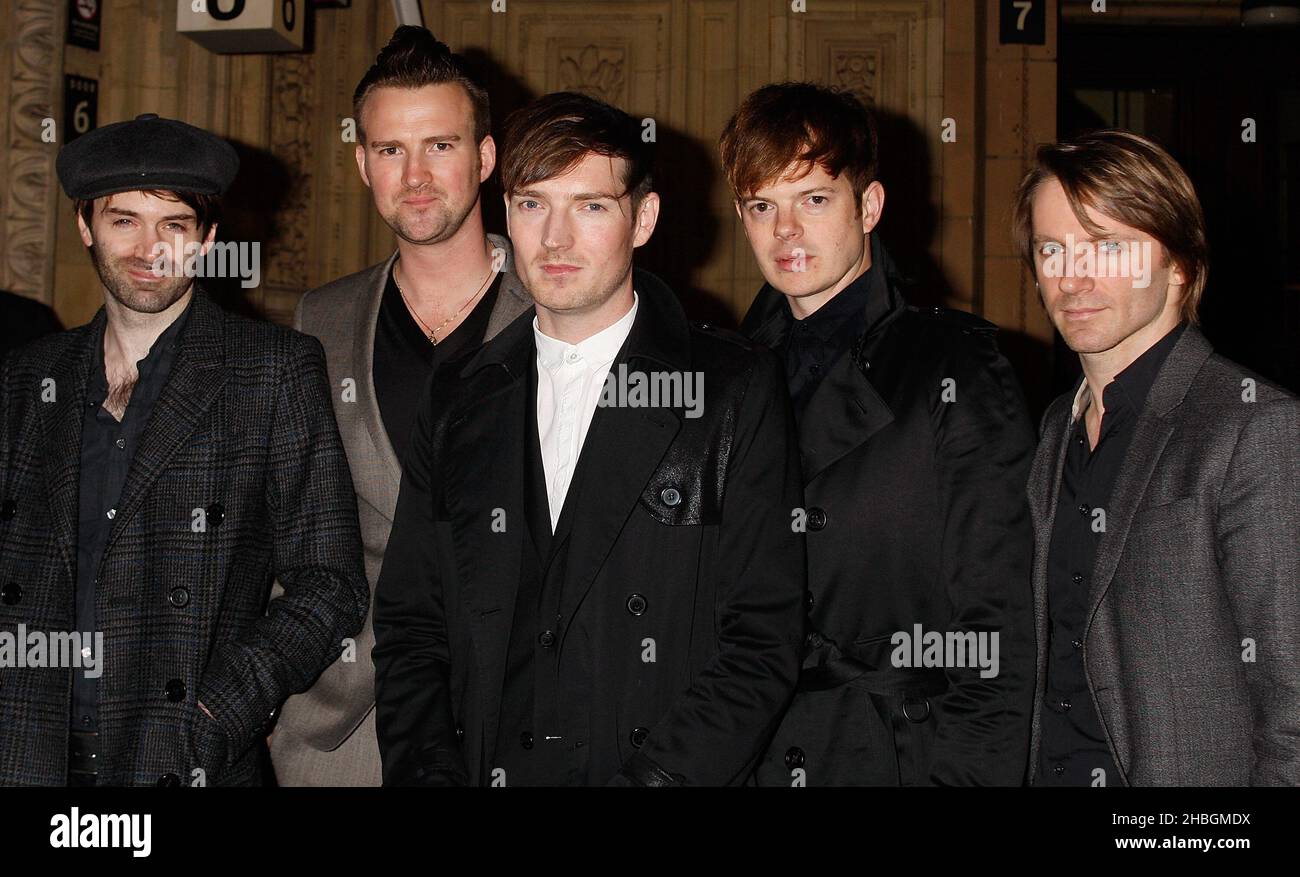 Le sentiment (de gauche à droite) Ciaran Jeremiah, Paul Stewart, Dan Gillespie, Richard Jones et Kevin Jeremiah arrivant pour le Prince's Trust Rock Gala ball, au Royal Albert Hall à l'ouest de Londres Banque D'Images