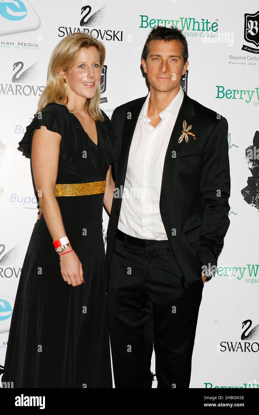 Bear Grylls et sa femme Shara Grylls arrivent au Global Angel Awards à l'hôtel Park Plaza de Londres. Banque D'Images