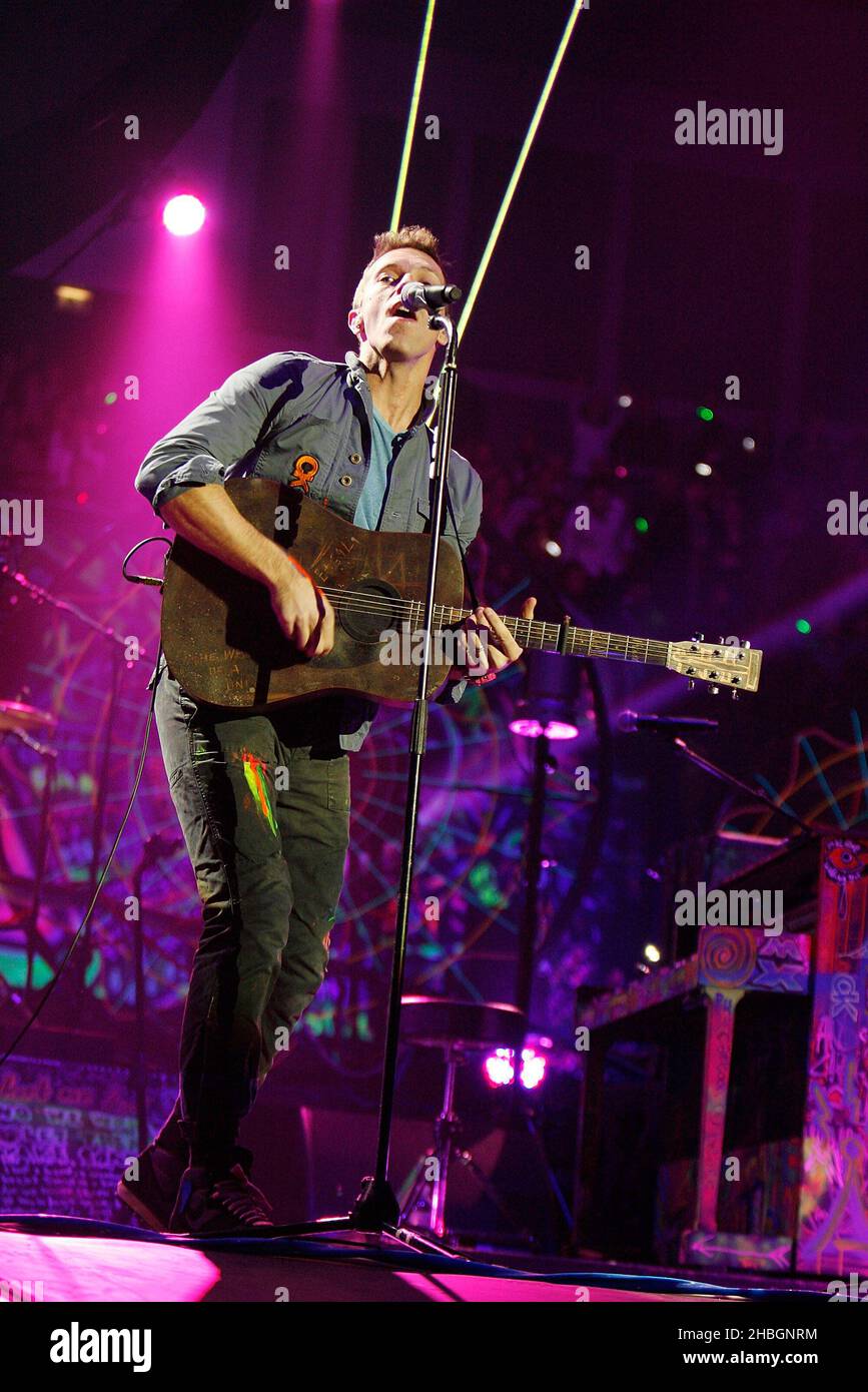 Chris Martin et Coldplay se jouent à l'Arena 02 de Londres Banque D'Images