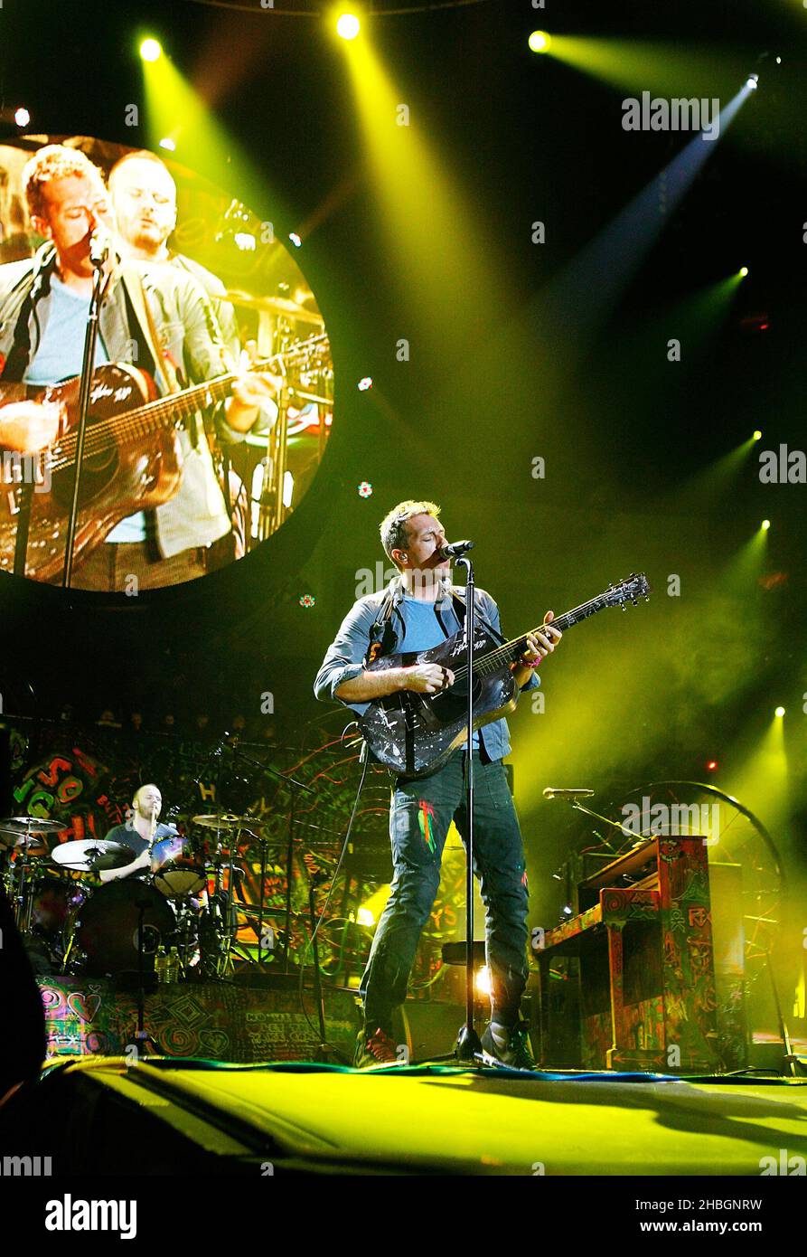 Chris Martin et Coldplay se jouent à l'Arena 02 de Londres Banque D'Images