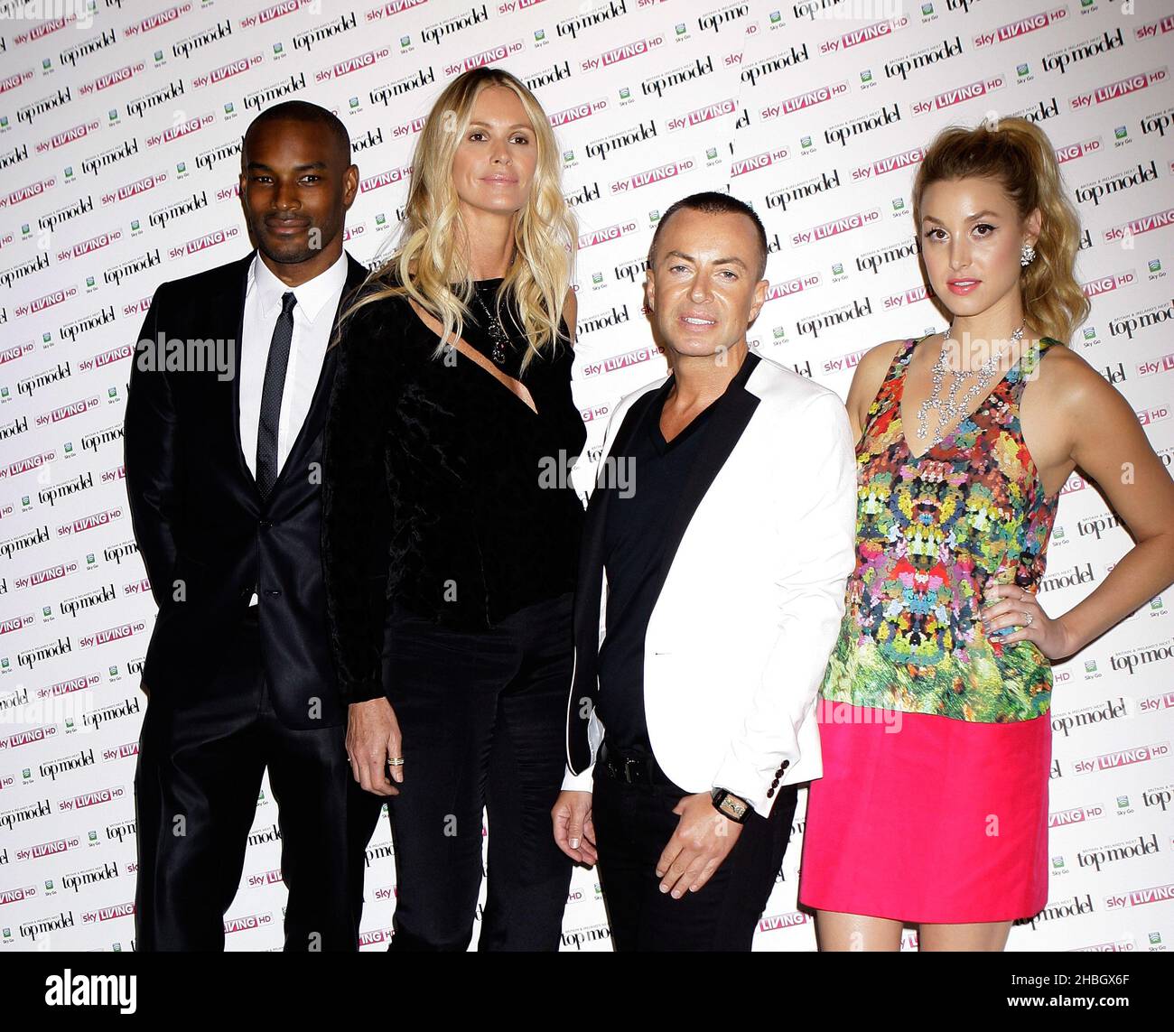 L-R, Tyson Beckford, elle Macpherson, Julien Macdonald et Whitney Port assistent au lancement de la prochaine presse Top Model de Grande-Bretagne et d'Irlande à Claridges, Londres, le 19 juin 2012. Banque D'Images