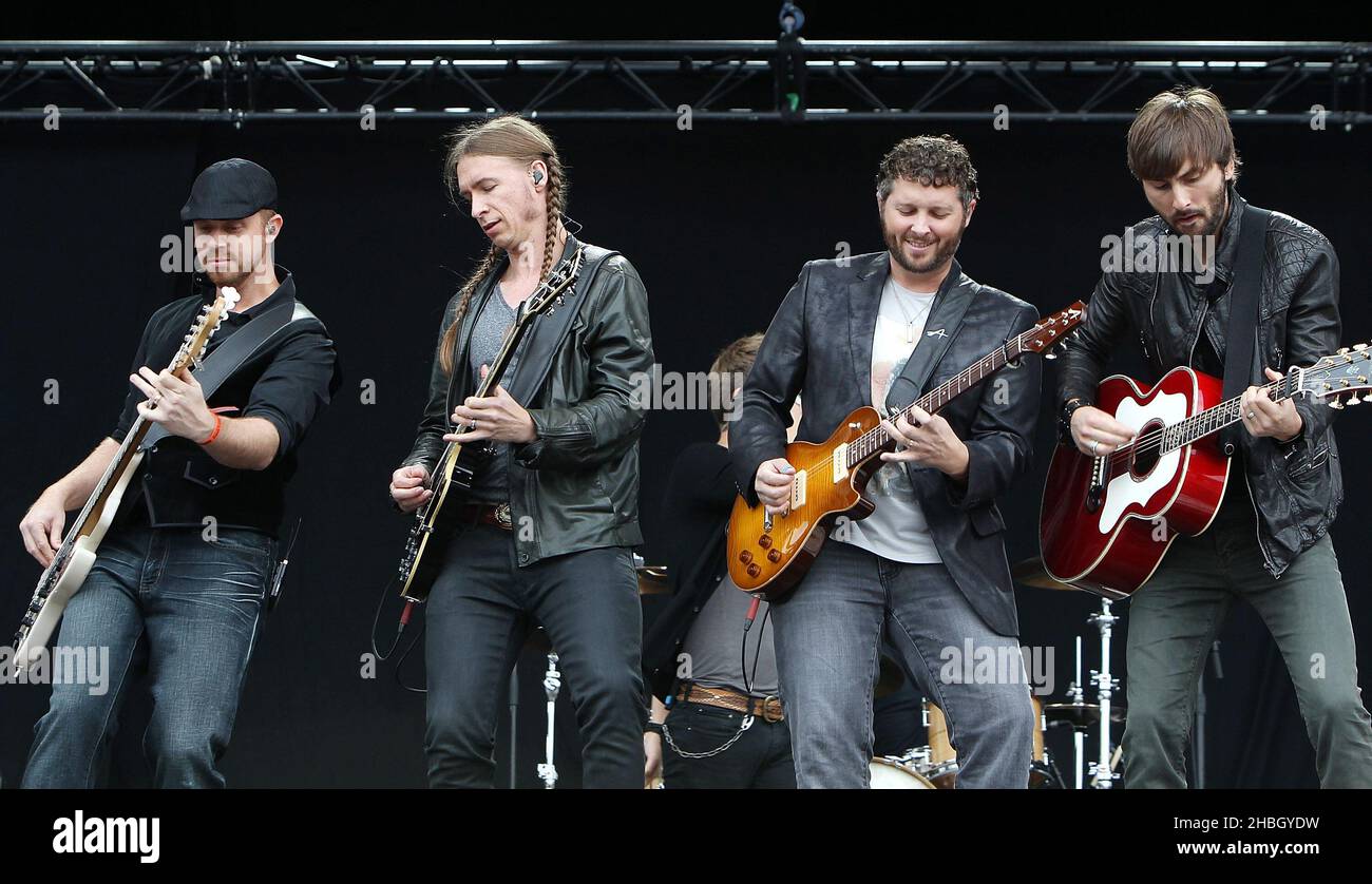 Les membres et Dave Haywood (à droite) de Lady Antebellum se sont produits sur scène au Hard Rock Calling Day 2 à Hyde Park, le samedi 14,2012 juillet. Banque D'Images