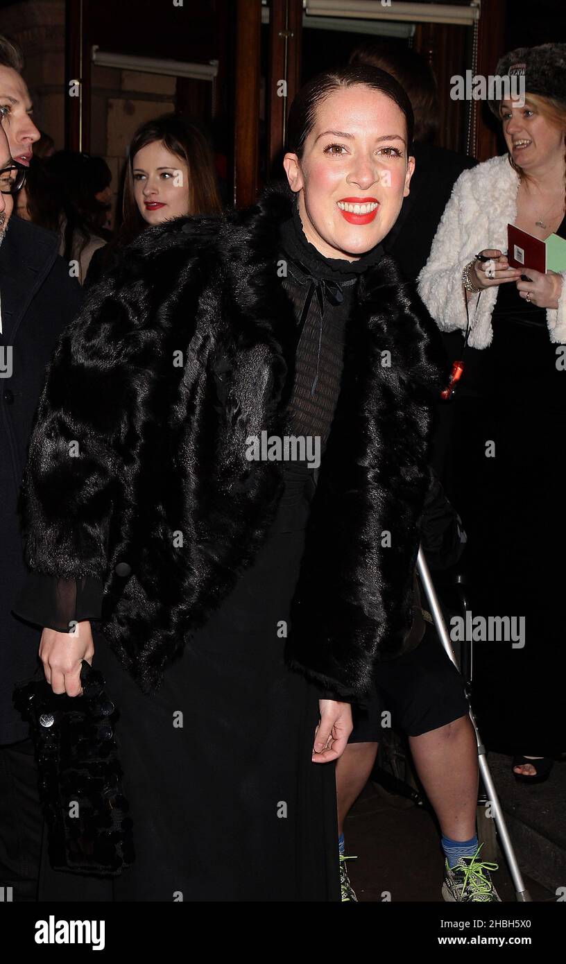 Natalie Casey arrive aux Whatsonstage Awards qui se tiennent au Palace Theatre de Londres. Banque D'Images