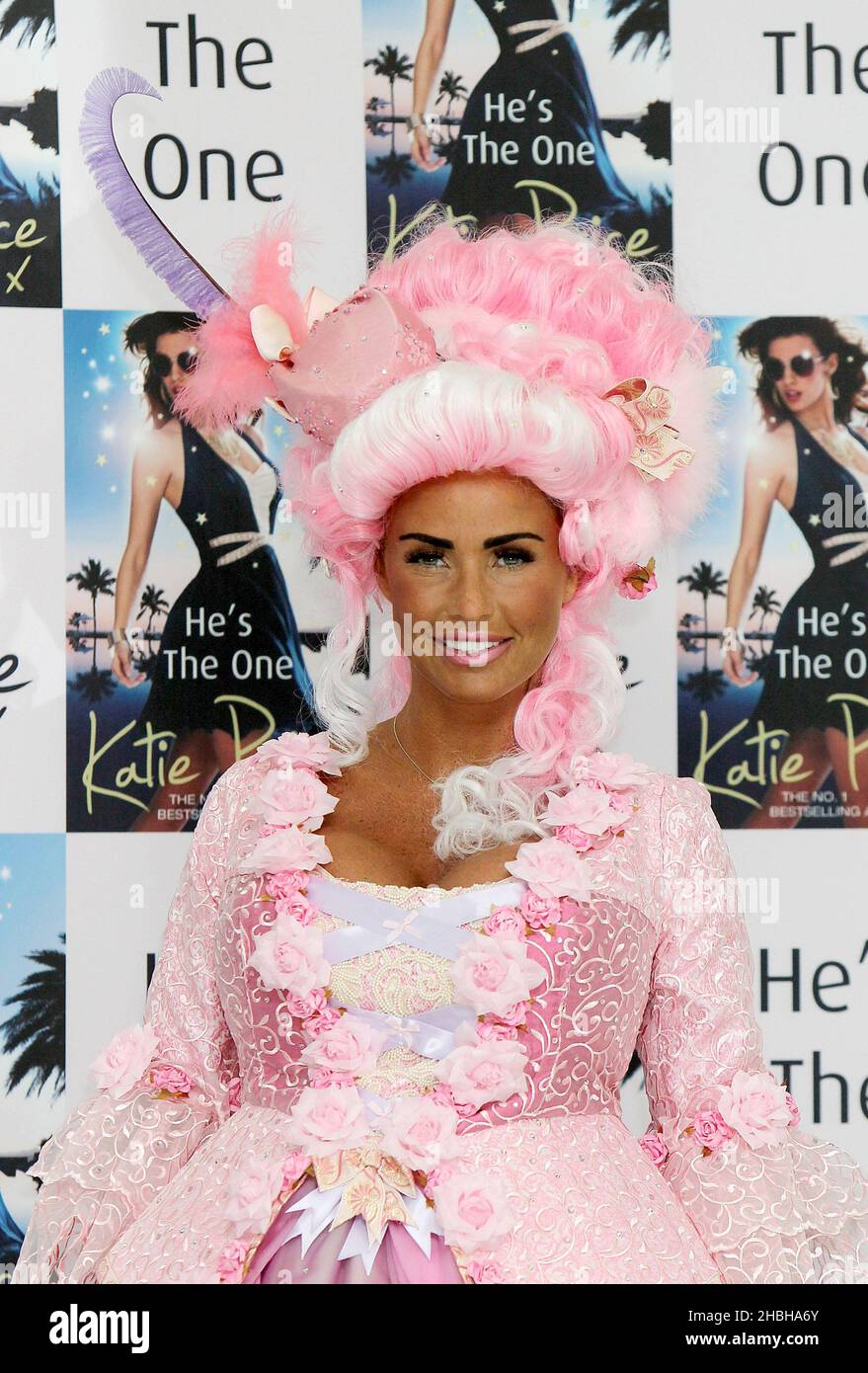 Katie Price lance son nouveau livre « il est l'un » au Worx à Londres. Banque D'Images