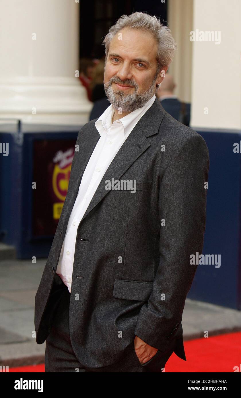 Sam Mendes participant à la soirée d'ouverture de Charlie and the Chocolate Factory au Theatre Royal Drury Lane à Londres. Banque D'Images
