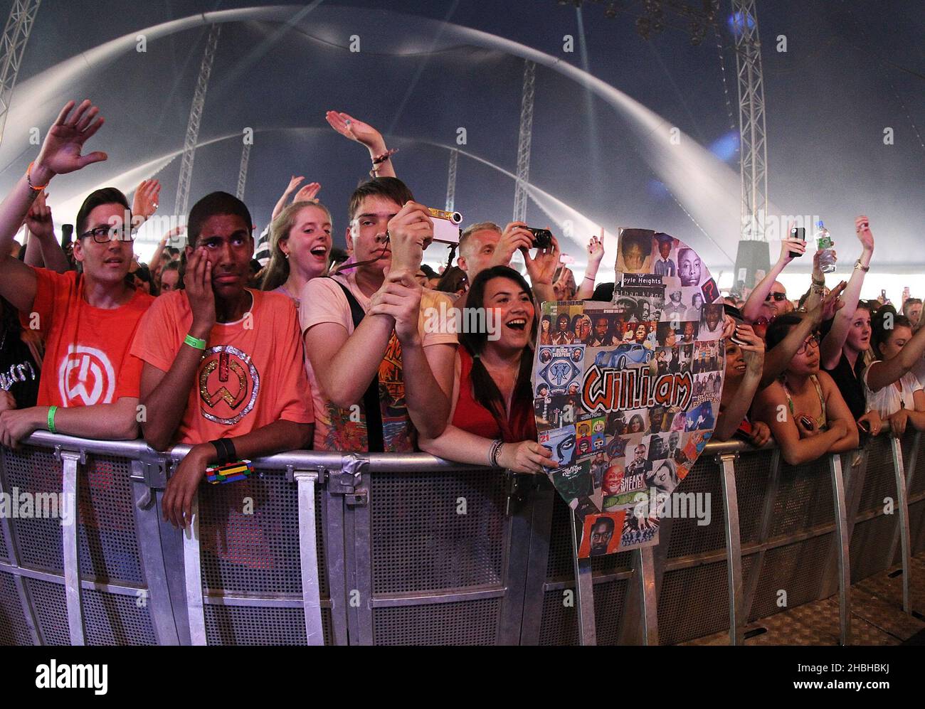 Est-ce que je suis des fans de foule se produit sur scène au Wireless Festival le jour 3 à Olympia Park à Stratford, est de Londres. Banque D'Images