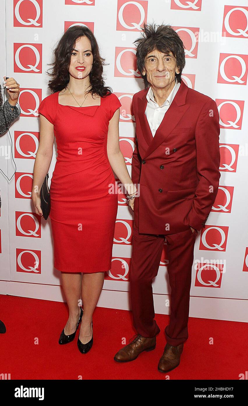 Ronnie Wood et Sally Humphreys assistent aux Q Awards à l'hôtel Grosvenor House de Londres. Banque D'Images