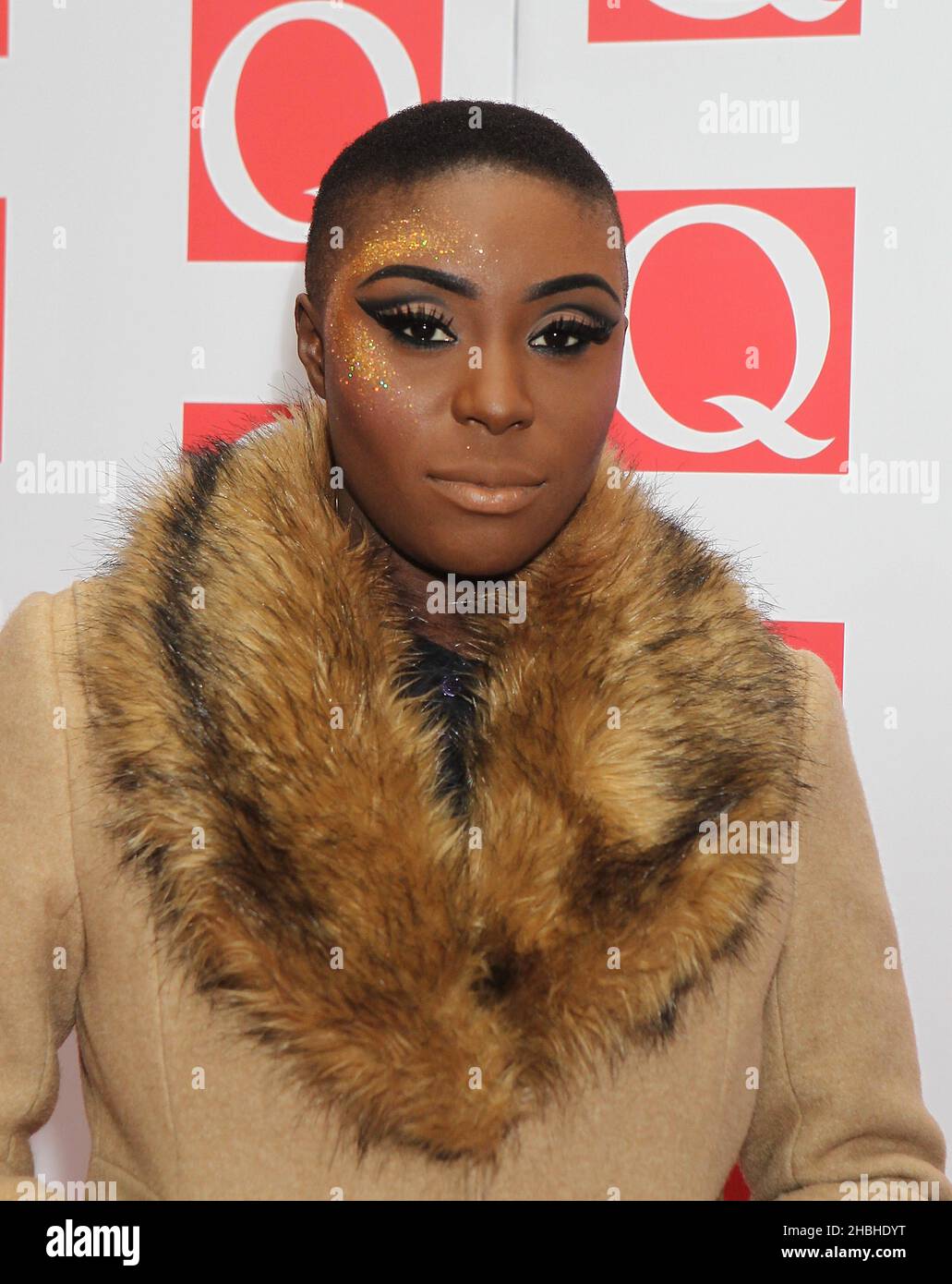 Laura Mvula participe aux Q Awards à l'hôtel Grosvenor House de Londres. Banque D'Images