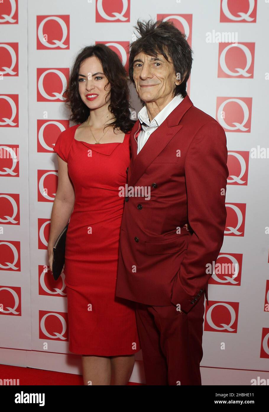 Ronnie Wood et Sally Humphreys assistent aux Q Awards à l'hôtel Grosvenor House de Londres. Banque D'Images