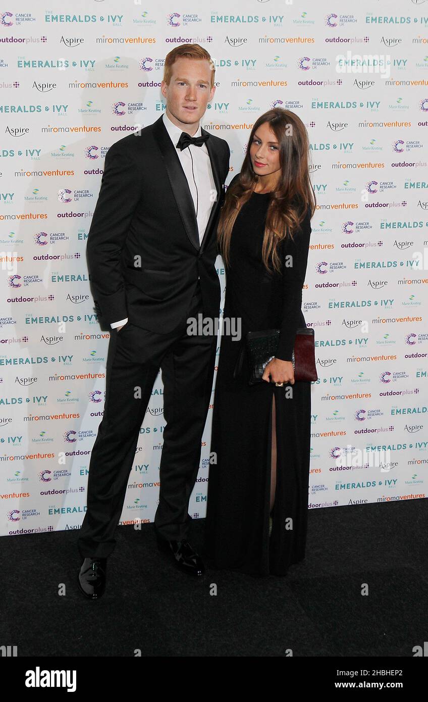 Greg Rutherford et Susie Verill arrivent à Emeralds et Ivy ball à Old Billingsgate à Londres Banque D'Images