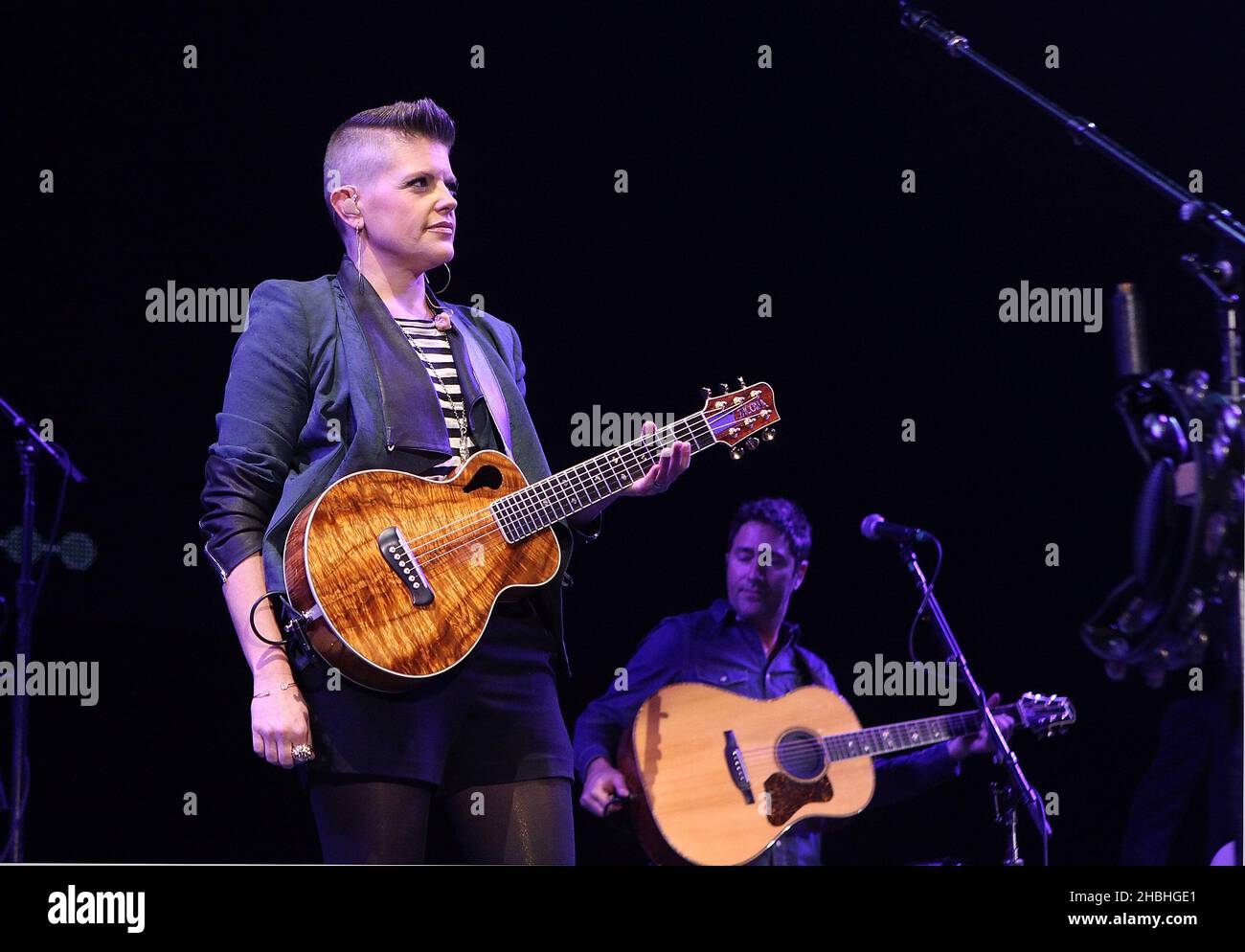 Natalie mains des Dixie Chicks se produit sur scène au Country to Country Festival à l'Arena 02 de Londres. Banque D'Images