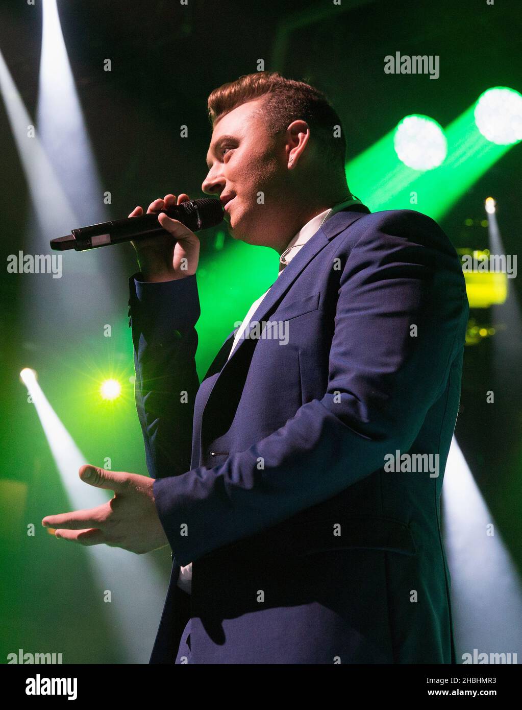 Sam Smith's se produit sur scène au festival iTunes du Roundhouse de Londres. Banque D'Images