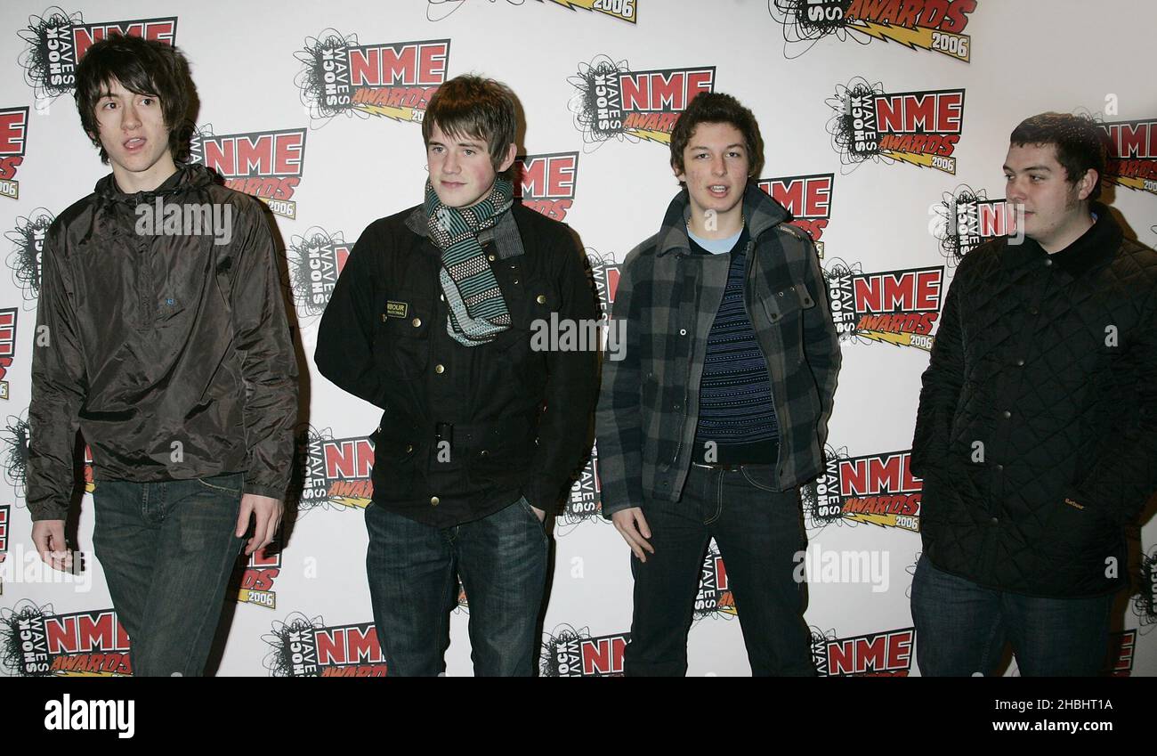 Arctic Monkeys arrivant aux Shockwaves NME Awards 2006, au palais Hammersmith de Londres. Banque D'Images Arctic Monkeys arrivant aux Shockwaves NME Awards 2006, au palais Hammersmith de Londres. Banque D'Images