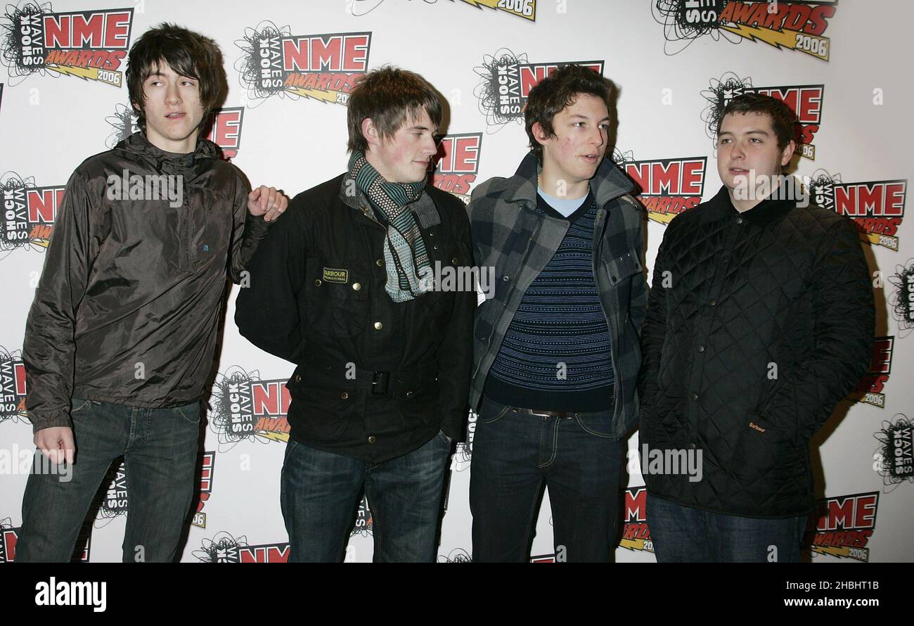 Arctic Monkeys arrivant aux Shockwaves NME Awards 2006, au palais Hammersmith de Londres. Banque D'Images Arctic Monkeys arrivant aux Shockwaves NME Awards 2006, au palais Hammersmith de Londres. Banque D'Images