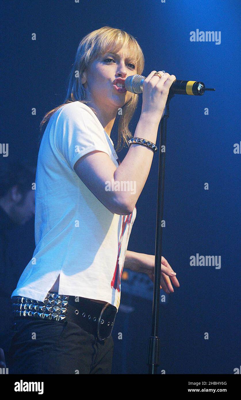 Appleton se produire en direct sur scène au G.A.Y. Astoria Nicole Appleton . courroie à crampons de 3/4 longueurs Banque D'Images