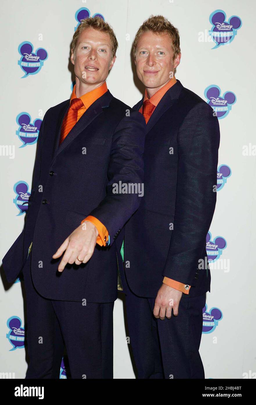 Les deux acteurs de Matrix Neil et Adrian Rayment au Disney Channel Kids Awards au Royal Albert Hall Banque D'Images