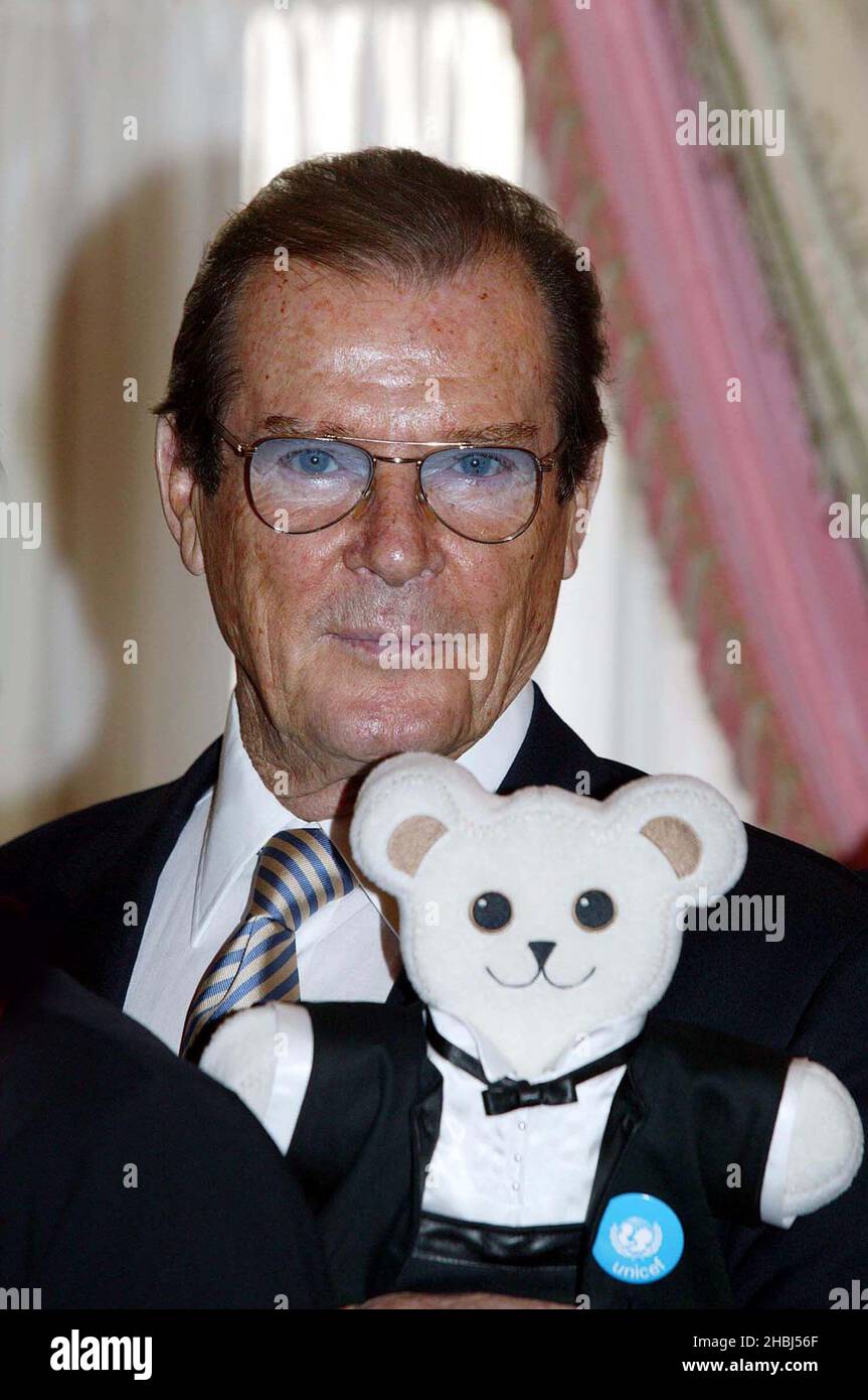 Sir Roger Moore soutient UNICEF & Ikea au Ritz West London. Banque D'Images