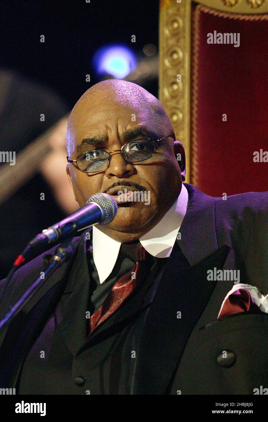 Solomon Burke Jazz Legend se produit sur scène avec Jools Holland lors du quatrième événement dans le cadre de la série annuelle de collectes de fonds Teenage cancer Trust de Roger Daltrey au Royal Albert Hall de Londres. Vue de la tête Banque D'Images