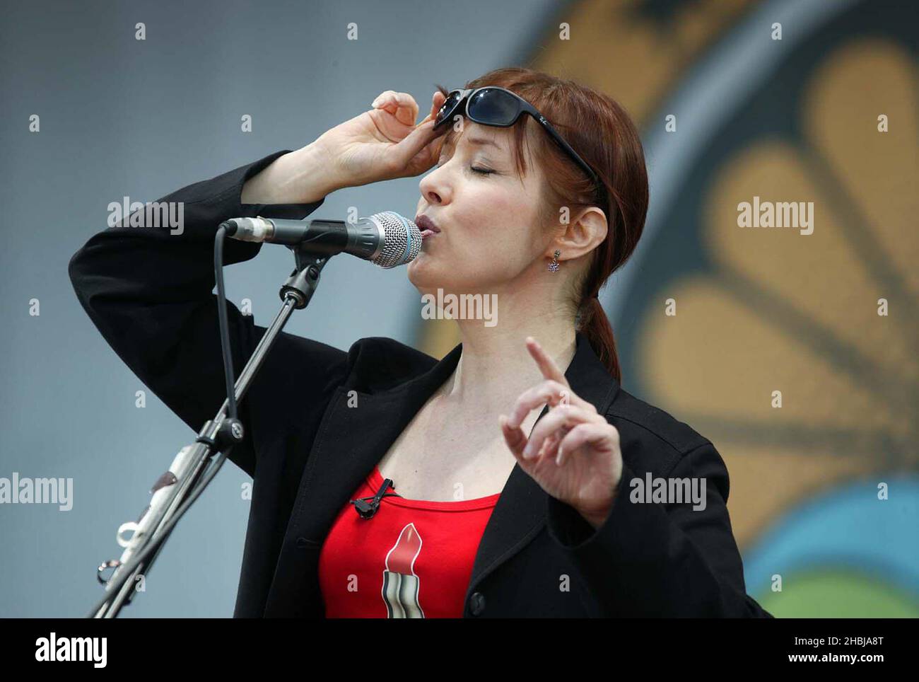 Suzanne Vega se produit dimanche sur scène au Festival de l'île de Wight à Newport, à l'île de Wight. Banque D'Images