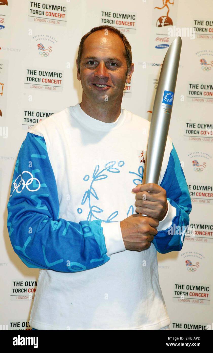 Steven Redgrave pose des coulisses au concert de la flamme olympique dans le centre commercial de Buckingham Palace à Londres. Banque D'Images