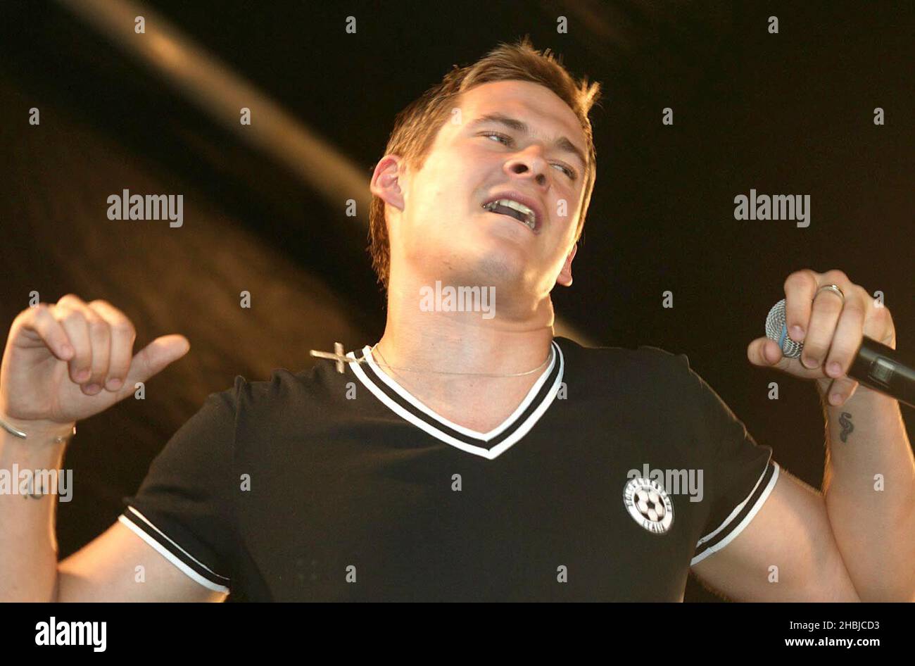 Lee de Blue se produit sur scène à Legoland après le dévoilement de leurs têtes lego à Legoland à Windsor. Banque D'Images