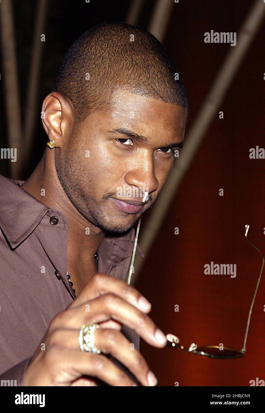 Usher arrive au Clive Davis Dinner Party avant les World Music Awards au restaurant Crustacea à l'Aladdin Hotel de Las Vegas, aux États-Unis. Banque D'Images