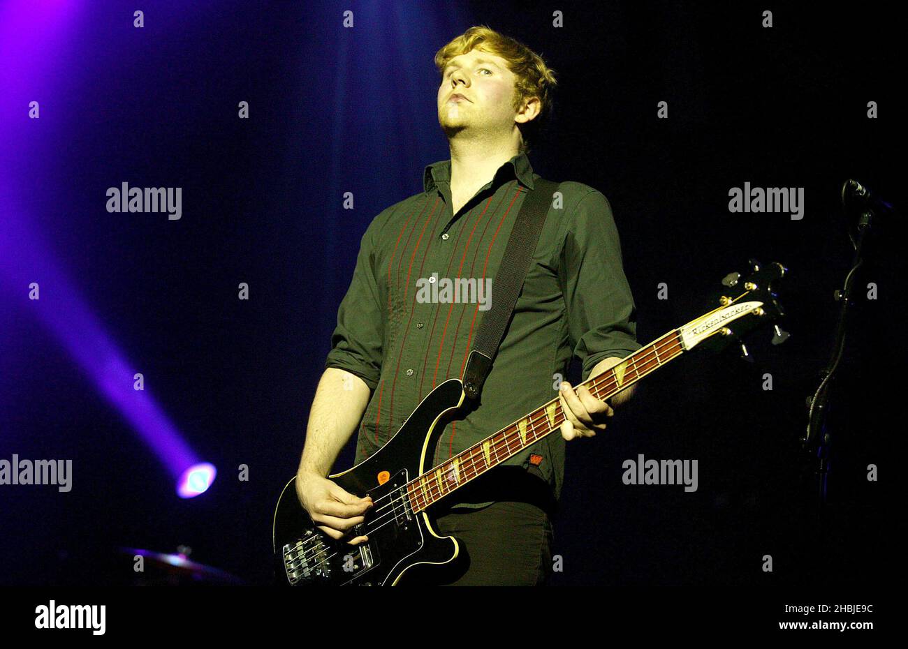 Robert Hardy;Alexander Kapranos;Nicholas McCarthy;Paul Thomson du groupe Franz Ferdinand se produit sur scène lors des trois dernières dates de Londres de leur tournée britannique à la Carling Academy Brixton le 28 octobre 2004 à Londres. Banque D'Images