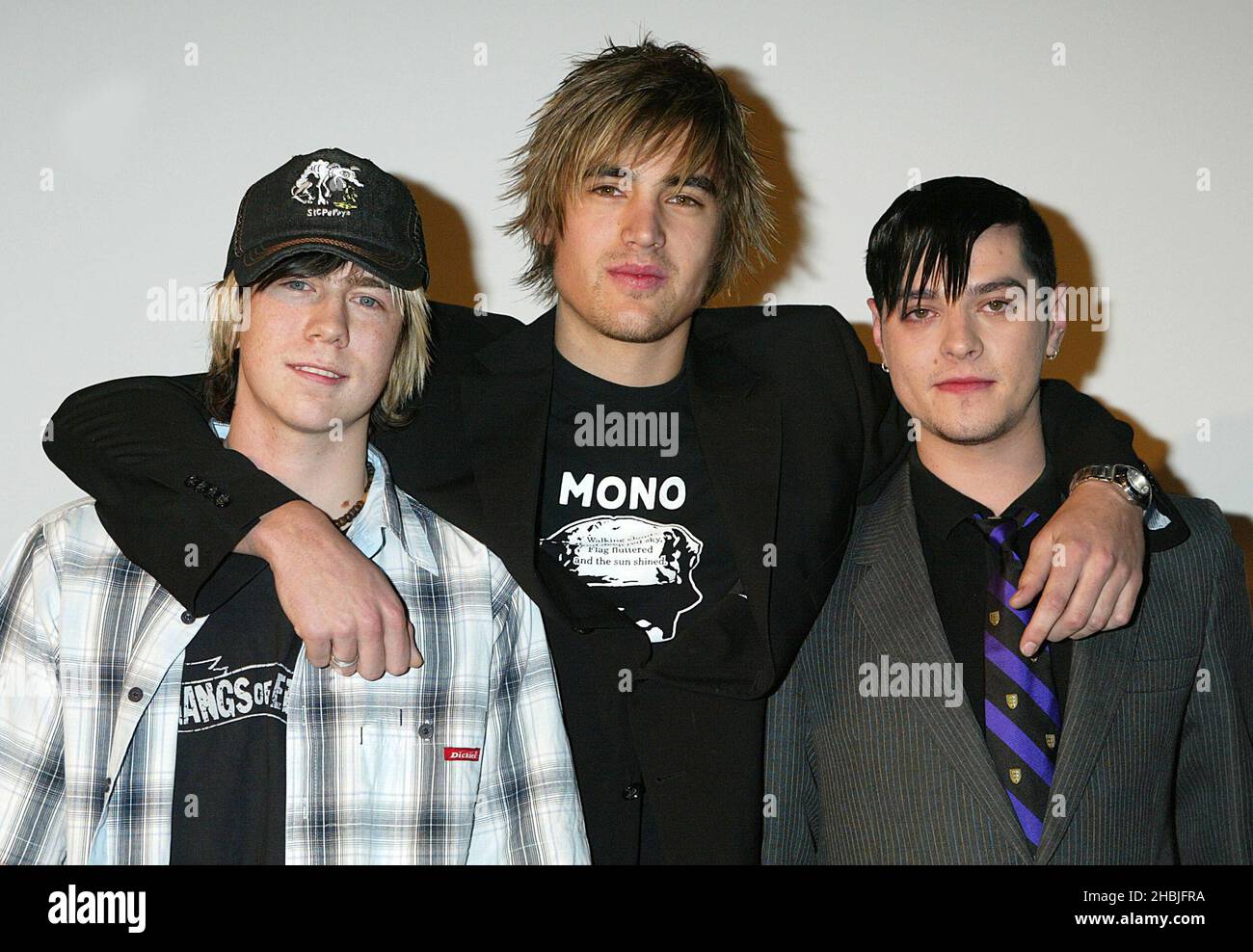 Charlie Simpson, James Bourne et Matt Willis de Busted assistent à une conférence de presse pour annoncer leur scission à l'hôtel Soho le 14 janvier 2005 à Londres. Banque D'Images