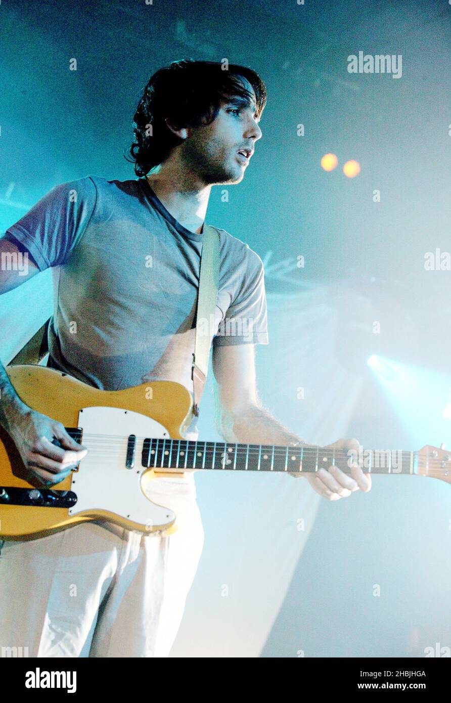 Les sensations fortes se font sur scène au concert de Londres, qui s'est emparau de leur mini-tour britannique au Palais Hammersmith, le 17 mars 2005 à Londres. Daniel Ryan Banque D'Images