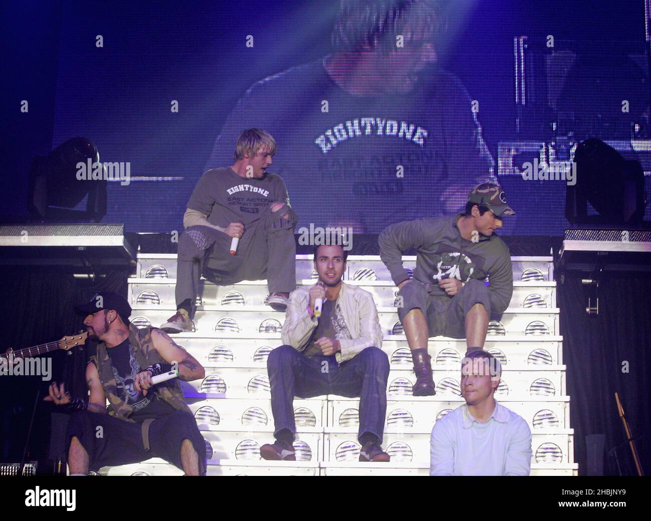 Le groupe de garçons américains réunis The Backstreet Boys joue la première nuit de leurs spectacles à Londres en faisant la promotion de leur nouvel album 'Never Gone', le premier en cinq ans, à la Wembley Pavilion Arena le 20 octobre 2005 à Londres Banque D'Images